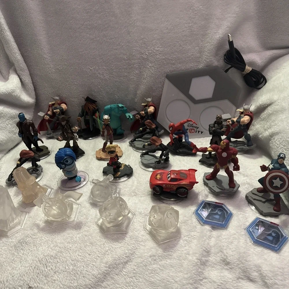 Disney Infinity Figurines‎ Lot Of 26 With Portal, Star Wars, Avengers, and More.
